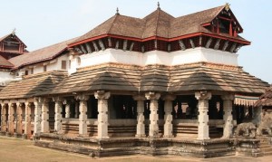 1000-pillar-temple-moodabidri